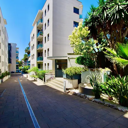 V&v Lloret-apartamento Fenals Exclusivo 6pax Totalmente Renovado Con Piscina, Gimnasio, Parking Y Area Infantil Apartment *